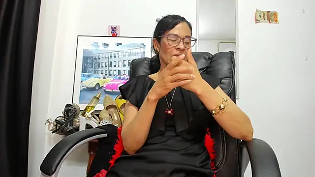 Aries_Mature Show in webcam