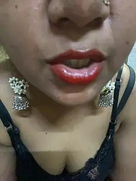 XXX chat uživo modela Meera_xxx