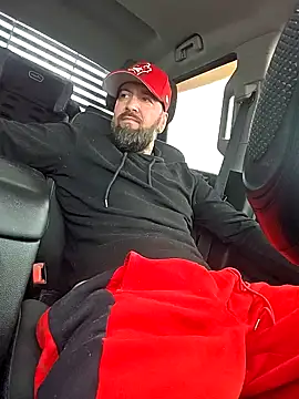 XXX chat uživo modela Beardedtattood