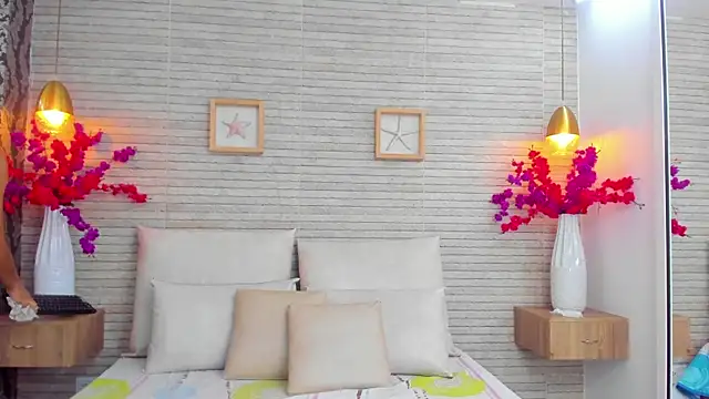 Leslie_Bussh_ Chat XXX live