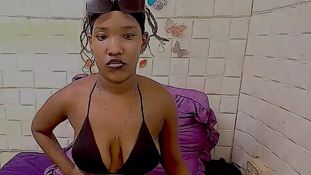 EroticSexyPrada Adlı Modelin Canlı XXX Sohbeti