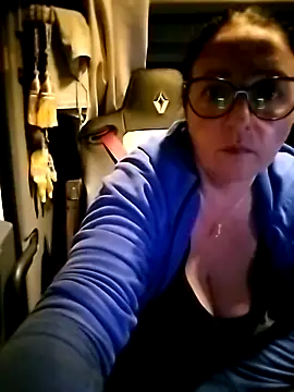 Milfa_nimfomana 现场XXX聊天