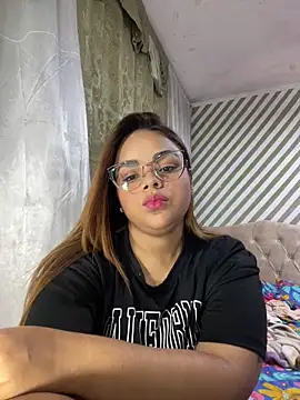 Chatroom XXX en direct de Evabigass