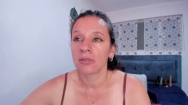 sofi_saliva2511 现场XXX聊天