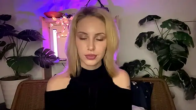 Show modela FruitedRiding na web-kameri