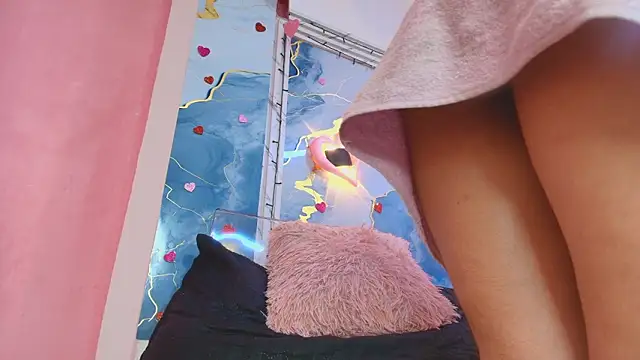 lorrayne_ Show in webcam