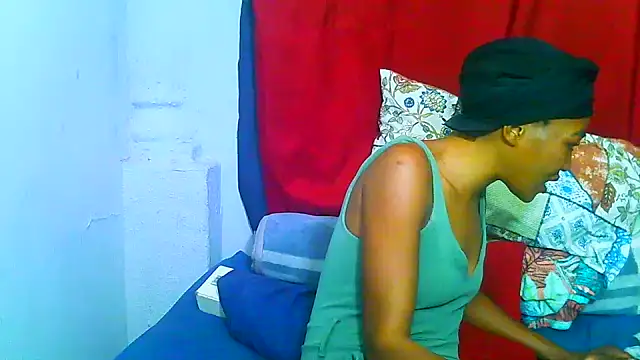 freaky_naughty Adlı Modelin Canlı XXX Sohbeti