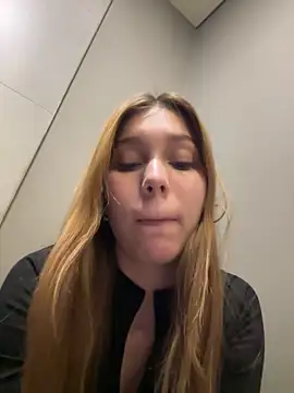 Nikii__ Pertunjukan Webcam