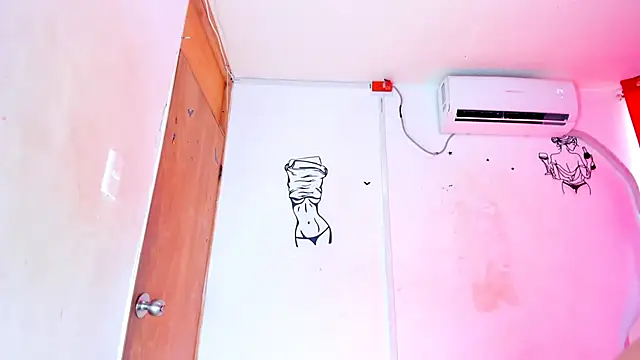 Онлайн чат XXX Emily_Coper18