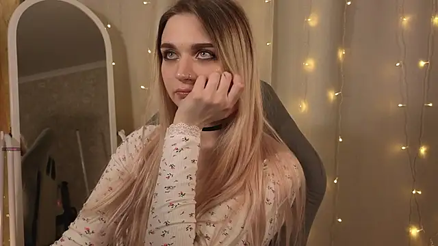 lucylucious live XXX chat