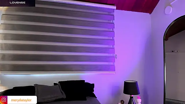 MERIDA_TAYLOR Adlı Modelin Canlı XXX Sohbeti