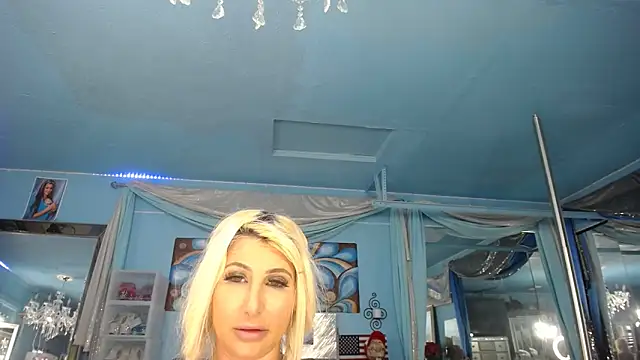 XXX chat uživo modela ADRIANNA_FOX