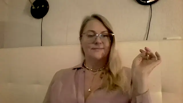 Emilia99 Webcamshow