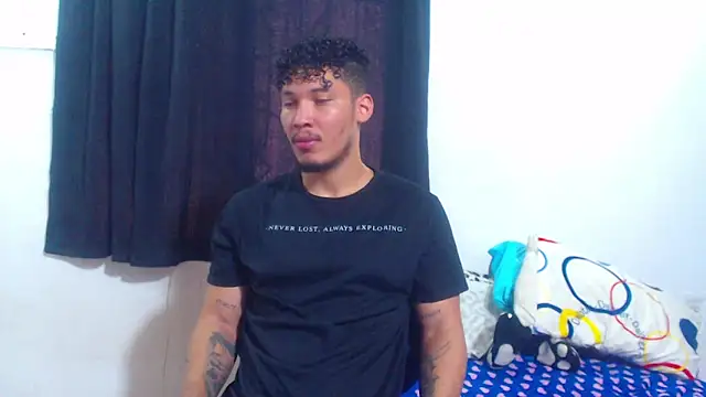 دردشة RuiMaddoox الجنسية المباشرة