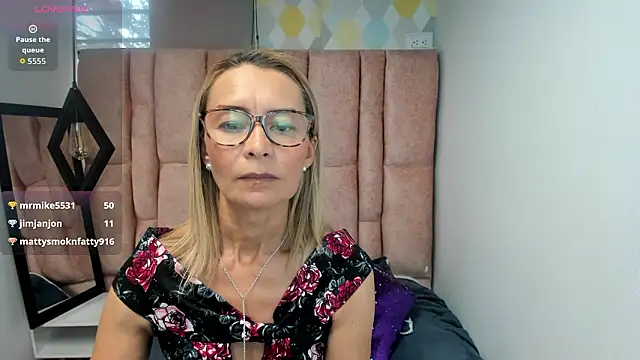 Issa_Milf__'s Live XXX Chat