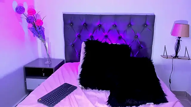 SagiraBelle live XXX chat