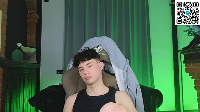 دردشة Cute_Mike الجنسية المباشرة