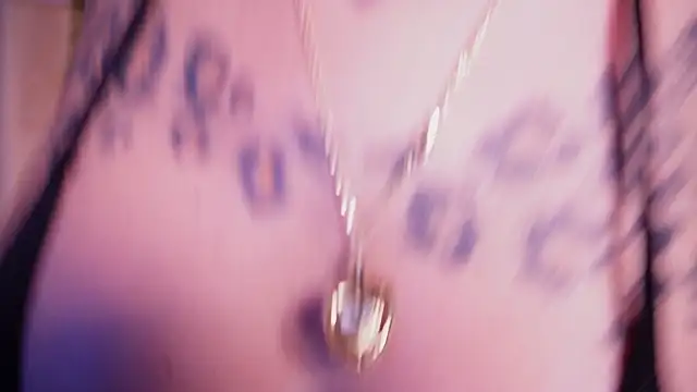 Chat +18 de curvyliciousss ao vivo