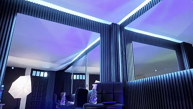 Chatroom XXX en direct de MiaaFarrel