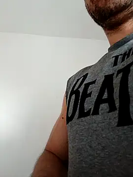 LEIRIS_Y_FRED_01 élő XXX-chatje