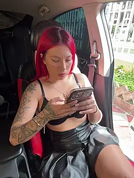 Show modela Scarlet_fiire na web-kameri