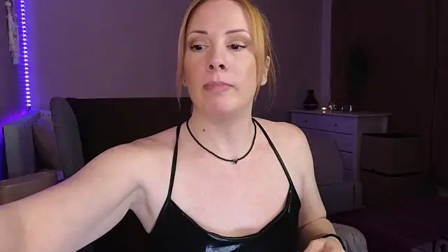 MichellePurple Adlı Modelin Canlı XXX Sohbeti