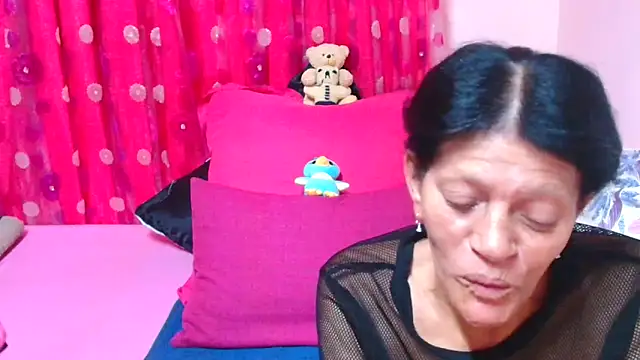 Chat +18 de SLUTTYROXY ao vivo