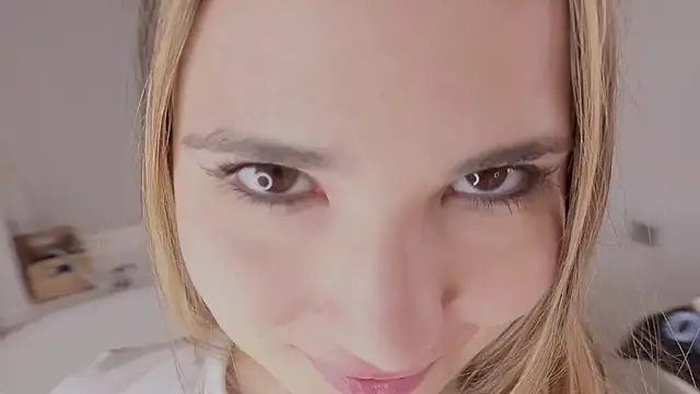 LeenaPuita's Live XXX Chat