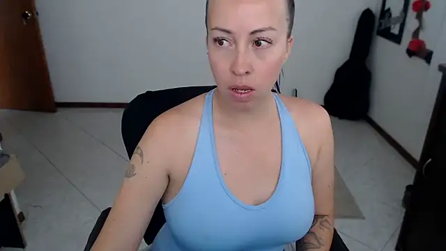 charlottezoe15のライブXXXチャット