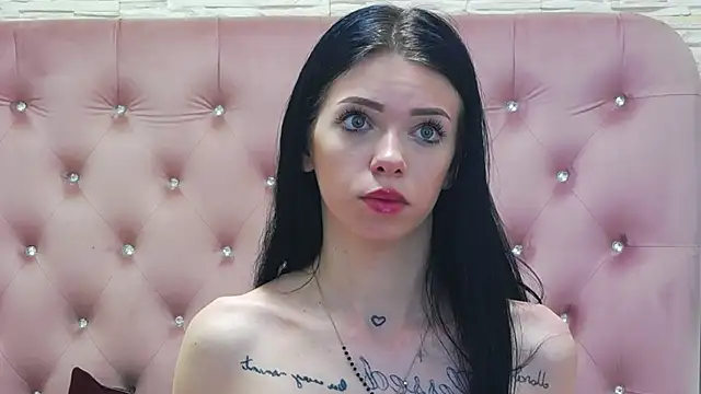 PeachyElla26 Webcam show