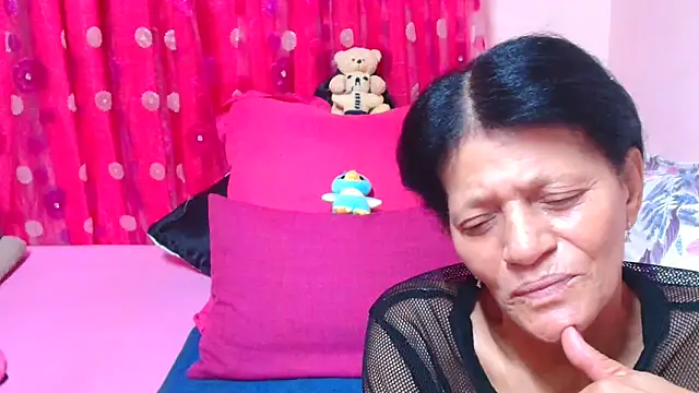 Chat +18 de SLUTTYROXY ao vivo