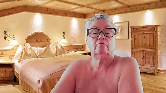 Mystery-Grandmother Webcam-Show