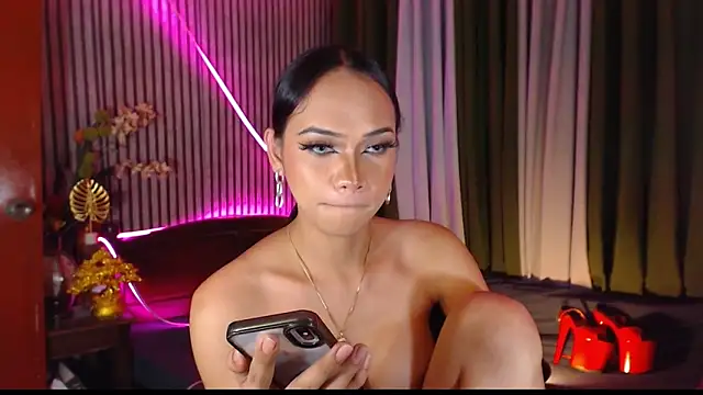 Unforgettablejulia: онлайн-секс-чат