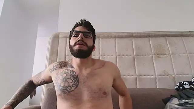 Chat +18 de thomas_gun ao vivo