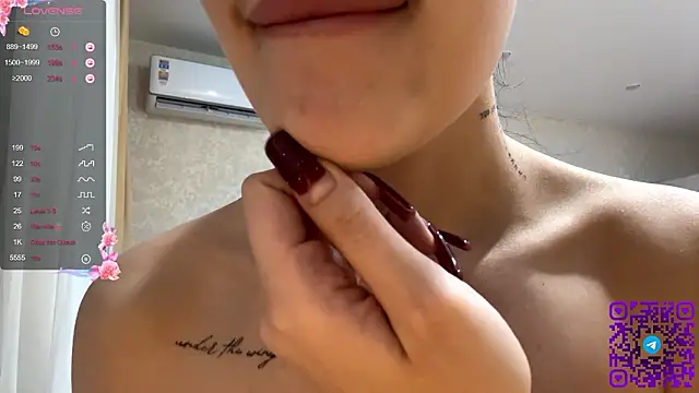 AuraJefcoat's Live XXX Chat