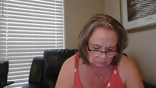 XXX chat uživo modela BustyAnnie