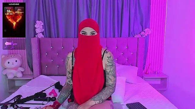 Pokazy przed kamerką – Nayla-Mouna