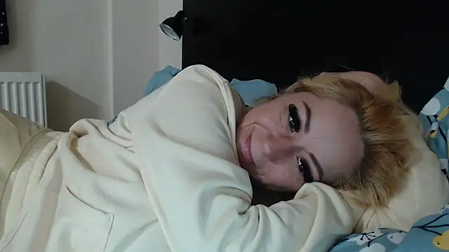 _karolynesyera_ Webcam show