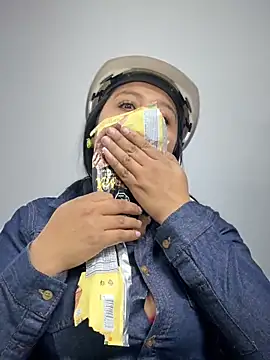 -Mia1: απευθείας συνομιλία ΧΧΧ