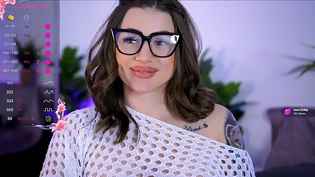 BabbyAisha Chat XXX in diretta