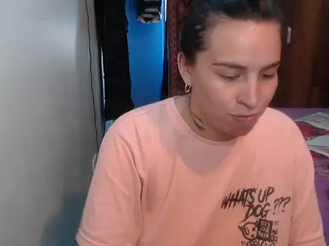 layanafuckass' Live XXX Chat