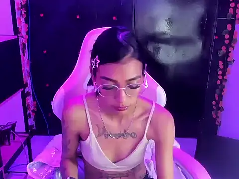 Czat XXX na żywo – KarlaSlutSkinny__