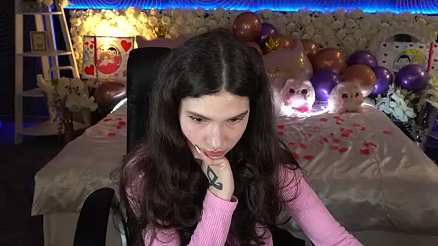 BabyFlowerr Adlı Modelin Canlı XXX Sohbeti