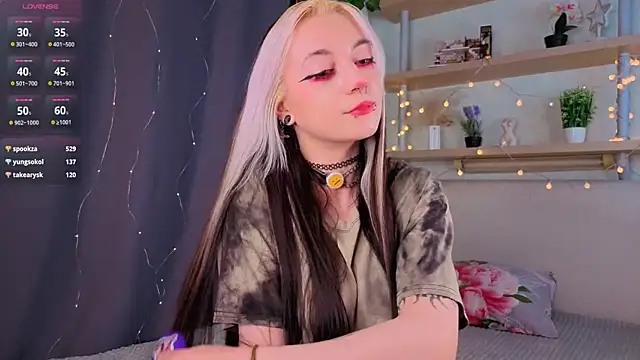 Chat +18 de TristaRoht ao vivo