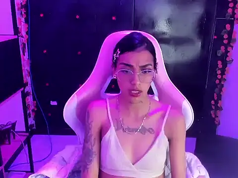 Czat XXX na żywo – KarlaSlutSkinny__