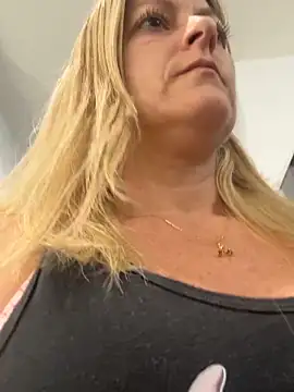 NikkiBlisss Chat XXX in diretta