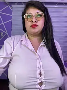 MiiaaJoness Chat XXX in diretta