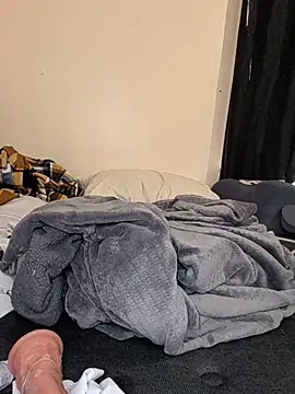 Cnutt310: διαδικτυακό σόου στην κάμερα