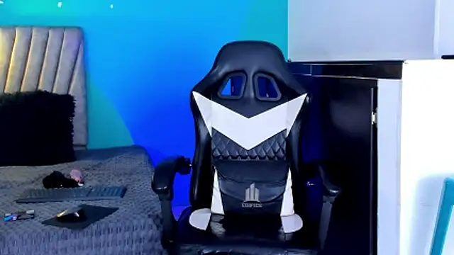 NicolasTorrez élő XXX-chatje