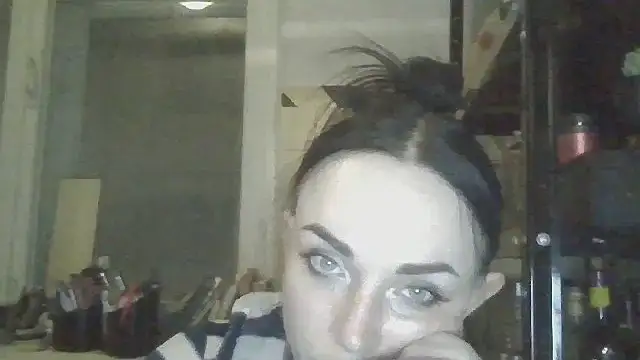 Chatroom XXX en direct de Trinsy_Love